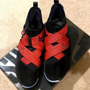 NIKE LEBRON SOLDIER XII Size 9 Men’s